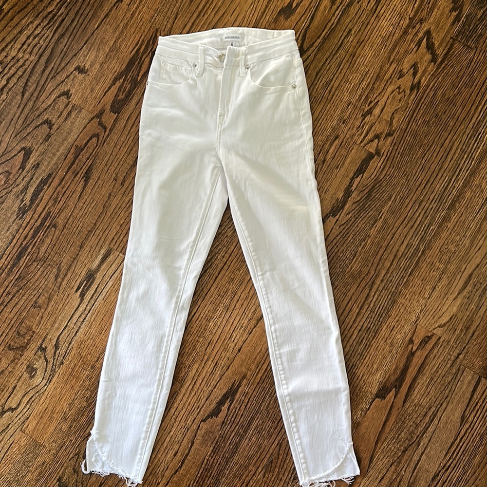 Good American white denim worn once 91% cotton 9% stretch so comfy size 2/26
